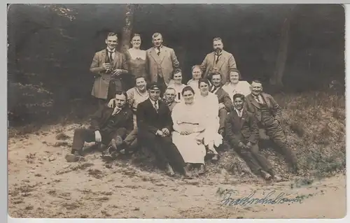 (73872) orig. Foto Gruppenbild am Wald, Friedrichsbrunn?, vor 1945
