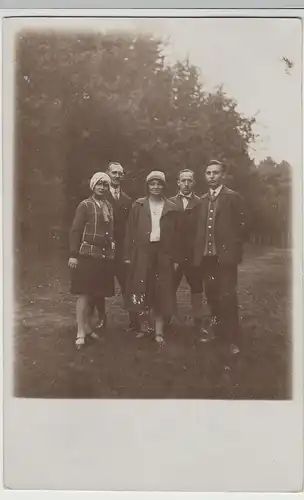 (73249) orig. Foto Personen im Freien, Gruppenfoto im Herbst 1927