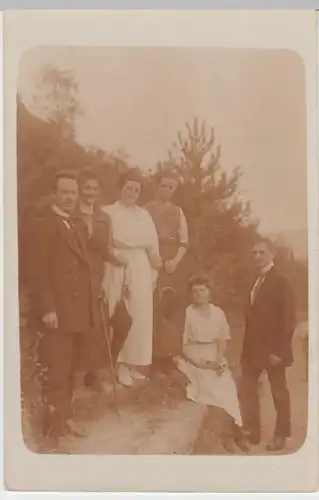 (6090) Foto AK Gruppenbild, Spaziergang zum Nonnenstein? vor 1945