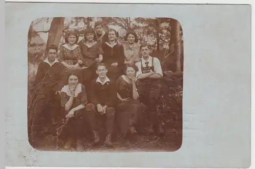 (51414) orig. Foto Personengruppe, Jugendliche im Freien, vor 1920