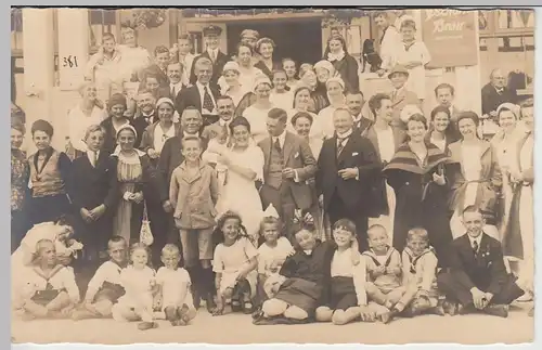 (45906) Foto AK Personengruppe vor Gebäude (Schild Pschorr Bräu), 1921