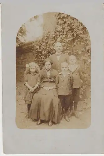 (29785) Foto AK Familie, Gruppenbild im Freien 1910er