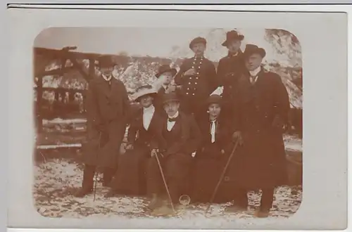 (29055) Foto AK Personen im Freien, Wanderung 1920er