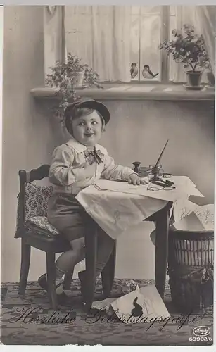 (37609) Foto AK Geburtstag, Kind am Tisch, 1929