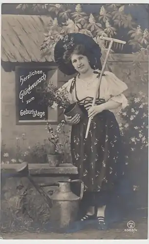 (29824) Foto AK Glückwunsch zum Geburtstag, junge Dame Gärtnerin 1909
