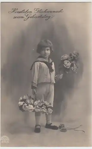 (29512) Foto AK Glückwunsch zum Geburtstag, Kind mit Rosen 1920