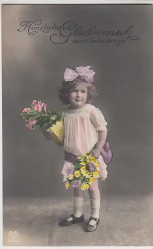 (114702) Foto AK Glückwunsch zum Geburtstag, Mädchen m. Blumen, coloriert 1910er
