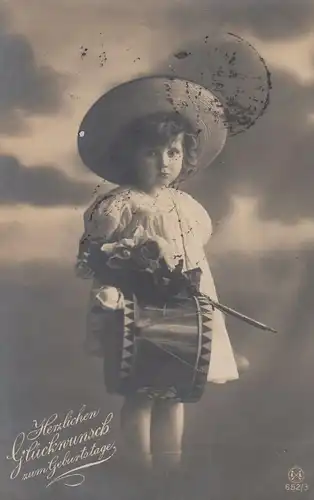 (108209) Foto AK Glückwunsch zum Geburtstag, Mädchen mit Trommel, 1911
