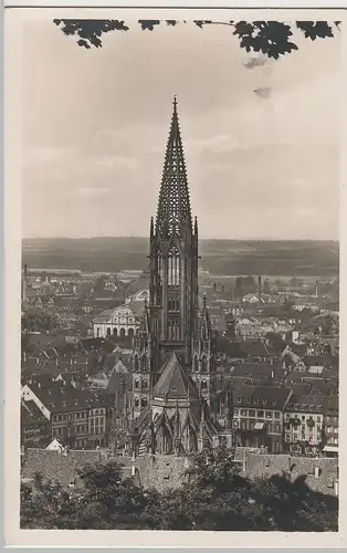 (69455) Foto AK Freiburg im Breisgau, Stadtansicht mit Münster 1943