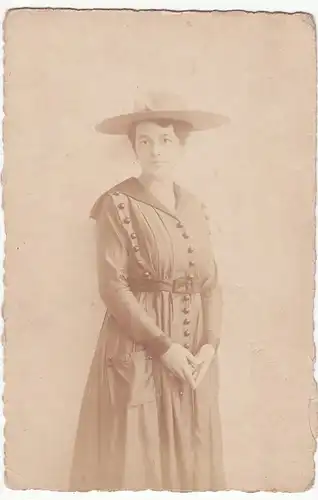 (84069) orig. Foto junge Frau mit Hut, Berlin 1918