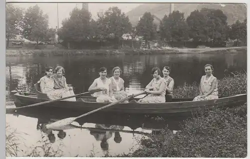 (82961) orig. Foto junge Damen im Ruderboot, vor 1945