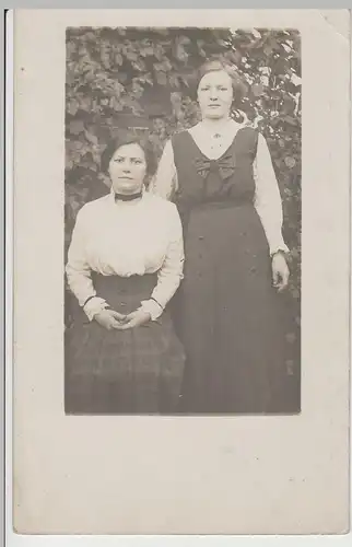 (73208) orig. Foto junge Damen im Freien, Peine 1917