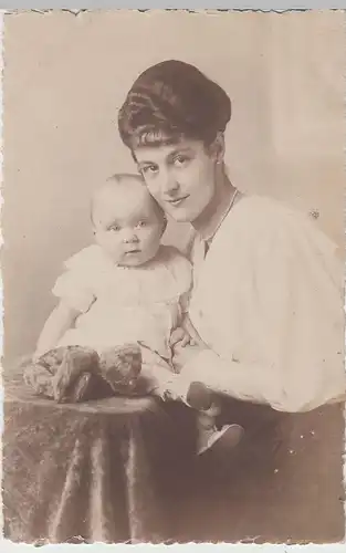 (73164) orig. Foto Porträt junge Frau mit Kleinkind Elfriede 1918