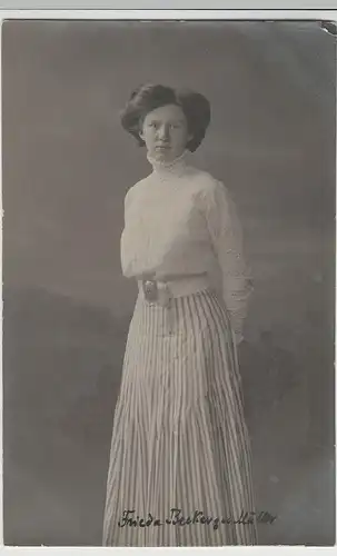 (68889) orig. Foto Porträt junge Frau vor 1920