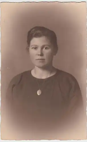 (52238) Foto AK junge Frau, Porträt, vor 1945
