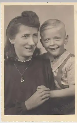 (46344) Foto AK Mutter mit Sohn, Postrait, Fotograf Cuxhaven