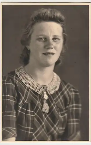 (46327) Foto AK Portrait junge Frau