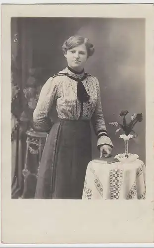 (37389) Foto AK junge Frau, Kabinettfoto, vor 1945