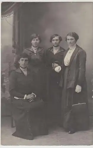 (37387) Foto AK vier junge Frauen, Kabinettfoto, vor 1945