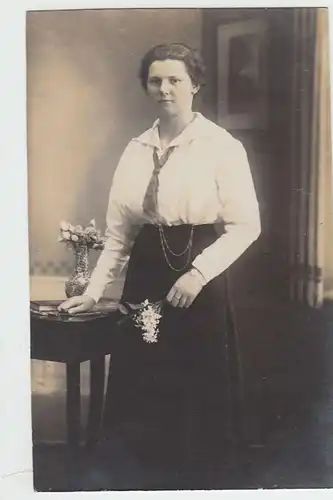 (36684) Foto AK junge Frau, Kabinettfoto, 1920er
