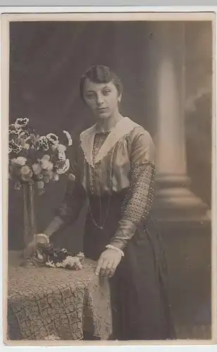 (36676) Foto AK junge Frau Kabinettfoto um 1920