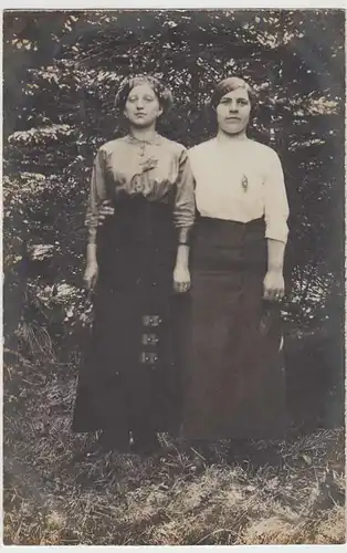(36647) Foto AK zwei junge Damen