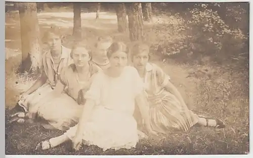 (29720) orig. Foto Gruppenbild, junge Damen unter Bäumen 1926