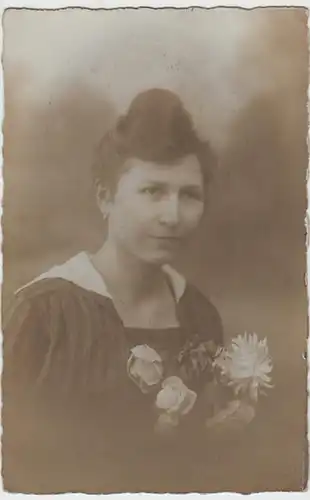 (28788) Foto AK junge Frau 1920er