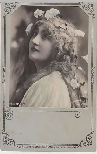 (26461) Foto AK junge Frau mit Ackerwinde im Haar, um 1900