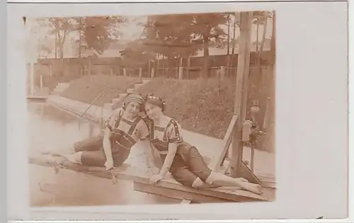 (25220) Foto AK Trude und Margarete im Bad, Stempel Schwabach 1913