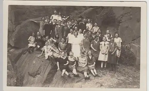 (18987) Foto AK Lachende Frauengruppe am Fels, Stempel Kerpen 1927