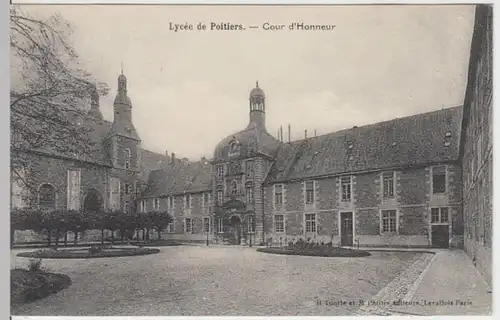 (7555) AK Poitiers, Lyzeum, Ehrenhof, vor 1945