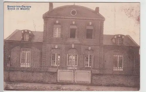 (108637) AK Bussy-lès-Daours, Ecole et Mairie, vor 1945