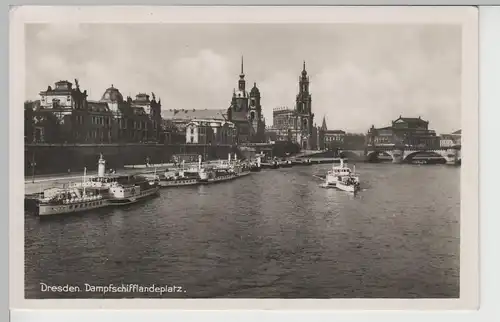 (67336) Foto AK Dresden, Dampfschifflandeplatz, Kath. Hofkirche 1941