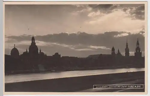 (58468) Foto AK Dresden, Abend an der Elbe, 1929