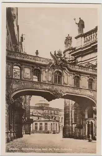 (103725) Foto AK Dresden, Schlossübergang nach Kath. Hofkirche, Hauptwache, vor