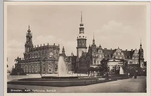 (101748) Foto AK Dresden, Kath. Hofkirche u. Schloss, vor 1945