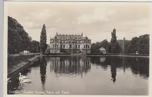 (101745) Foto AK Dresden, Großer Garten, Palais mit Teich, vor 1945