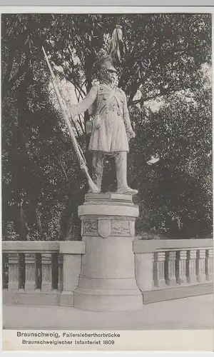 (73357) AK Braunschweig, Fallersleberthorbrücke, Infanterist, vor 1920