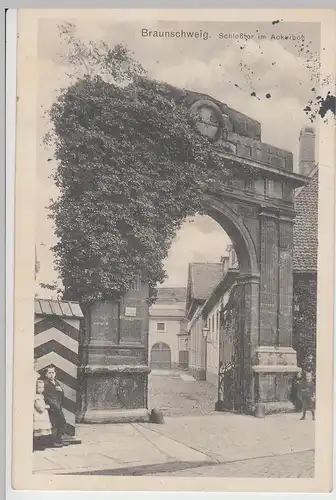 (100490) AK Braunschweig, Schlosstor mit Ackerhof 1915
