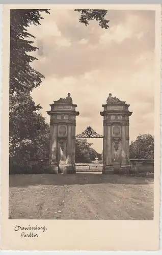 (105971) Foto AK Oranienburg, Parktor, Eingangsportal Schlossgarten, Feldpost 19