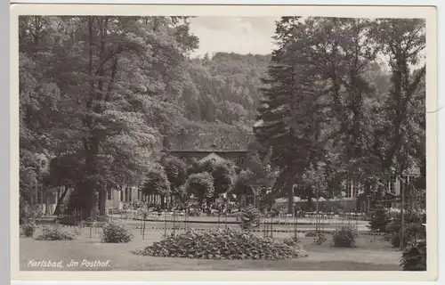 (49342) Foto AK Karlsbad (Karlovy Vary), Im Posthof, vor 1945