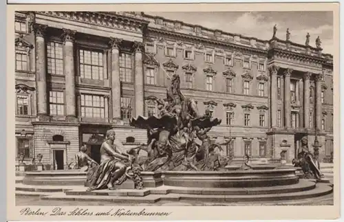 (9156) AK Berlin, Schloss, Neptunbrunnen, vor 1945