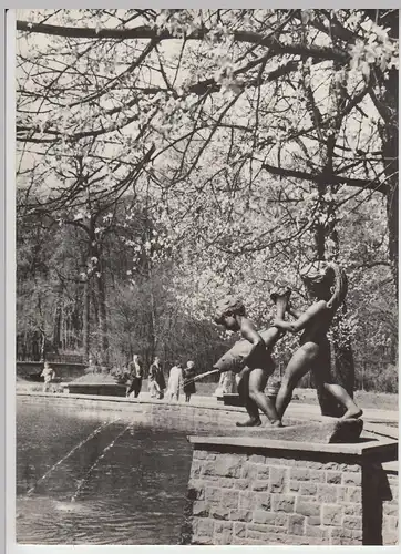 (86141) Foto AK Berlin DDR, Brunnen im Kindertierpark 1969