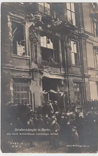 (85532) Foto AK Berlin, Straßenkämpfe, beschädigtes Schloss 1919