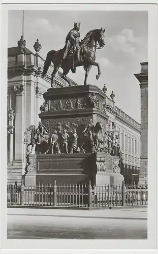 (80310) Foto AK Berlin, Denkmal Friedrich des Großen