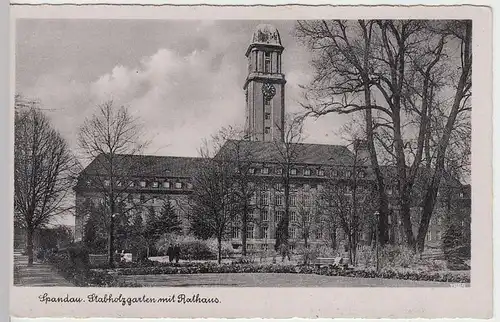(32864) AK Berlin Spandau, Stabholzgarten mit Rathaus, vor 1945
