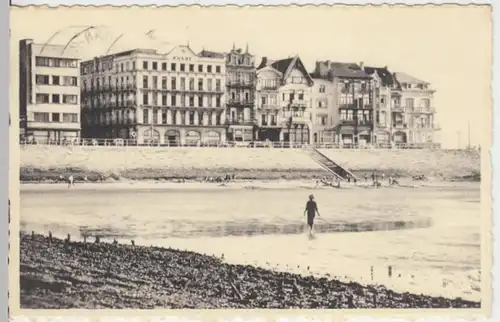 (15758) AK Knokke-Heist, Grand Hotel Du Phare, Strand