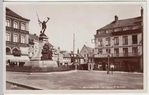 (10721) Foto AK Maubeuge, La place d'Armes vor 1945