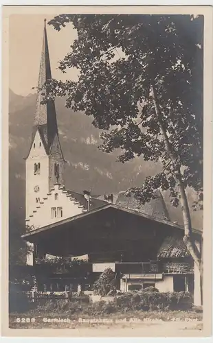 (95970) Foto AK Garmisch, Bauernhaus und Alte Kirche, vor 1945
